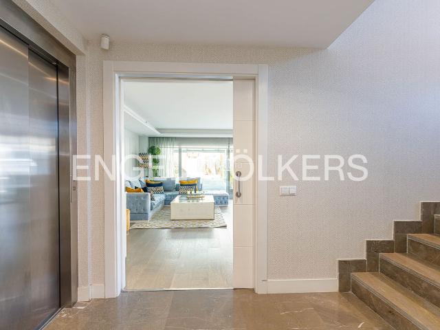 Casa adosada en venta en Pozuelo de Alarcón, Estación. Espectacular pareado en urbanización en Pozuelo de Alarcón. Casas adosadas Pozuelo de.