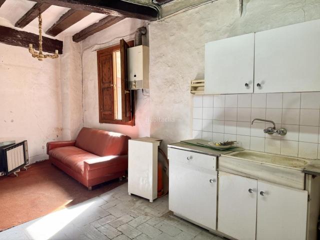 Casa adosada en venta en Pobla de Lillet La. Casa con tres pisos a reformar en La Pobla de Lillet. Casas adosadas Pobla de Lillet.