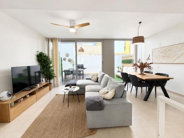 Casa adosada en venta en Pobla de Vallbona la, Núcleo Urbano. UNA VIVIENDA ACOGEDORA EN LA POBLA DE VALLBONA CON TODO A TU ALCANCE!Una vivienda con encanto en La Pobla de Vallbona, con terra.