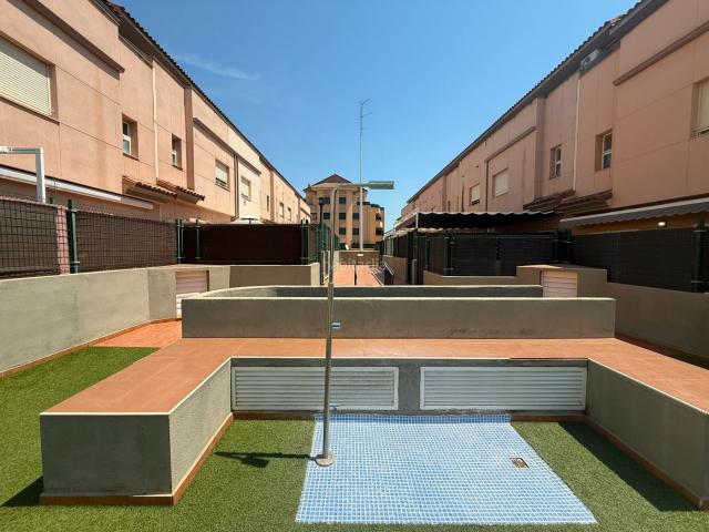 Casa adosada en venta en Pobla de Vallbona la, Núcleo Urbano. Casa adosada en ZONA CENTRO COMERCIAL EL OSITO L'Eliana. Casas adosadas Pobla de Vallbona.