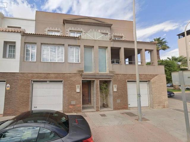 Casa adosada en Venta en Población de Arroyo