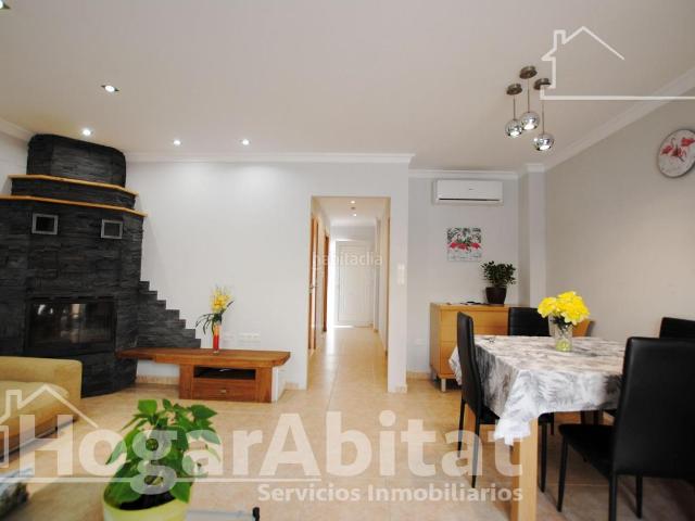 Casa adosada en venta en Poblets els. CERCA DEL AYUNTAMIENTO! LUMINOSO ADOSADO SEMINUEVO CON GARAJE Y TERRAZA. Casas adosadas Poblets.