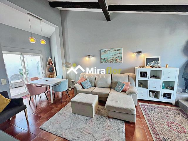 Casa adosada en venta en Poblets els. Encantadora casa adosada de estilo ibicenco en Els Poblets en la Costa Blanca. Casas adosadas Poblets.