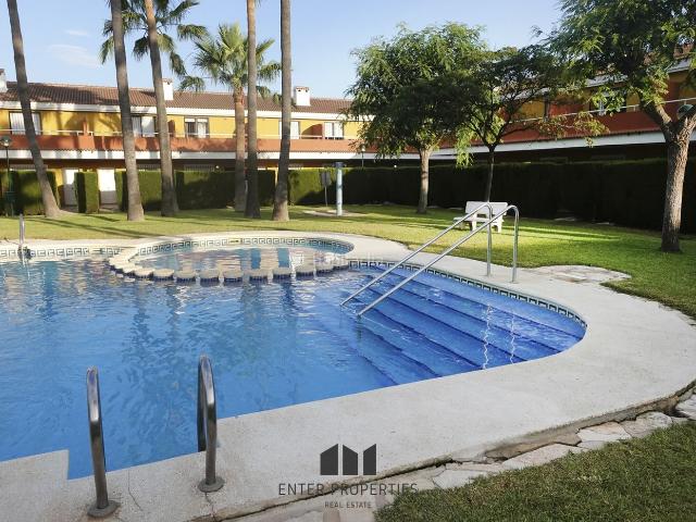 Casa adosada en venta en Poblets els. Exclusivo adosado en Els Poblets, Denia luminosidad, espacio y confort a pocos minutos del marUbicado en la privilegiada zona de P. Casas adosadas Poblets.