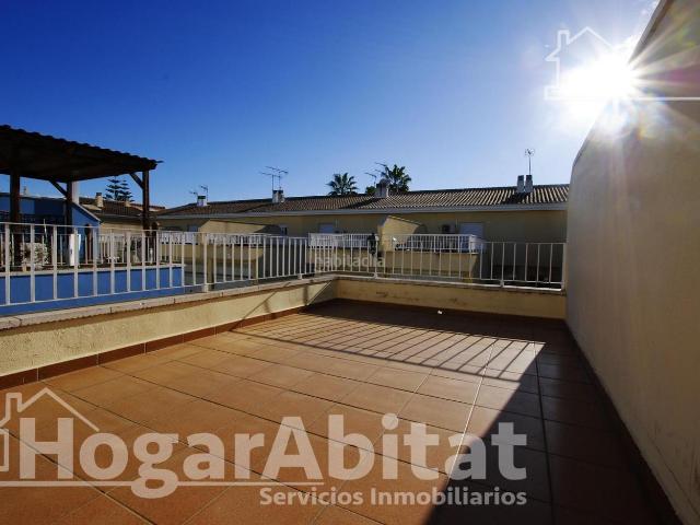Casa adosada en venta en Poblets els. PRECIOSO ADOSADO SEMINUEVO CON GARAJE, PISCINA Y DOS AMPLIAS TERRAZAS. Casas adosadas Poblets.