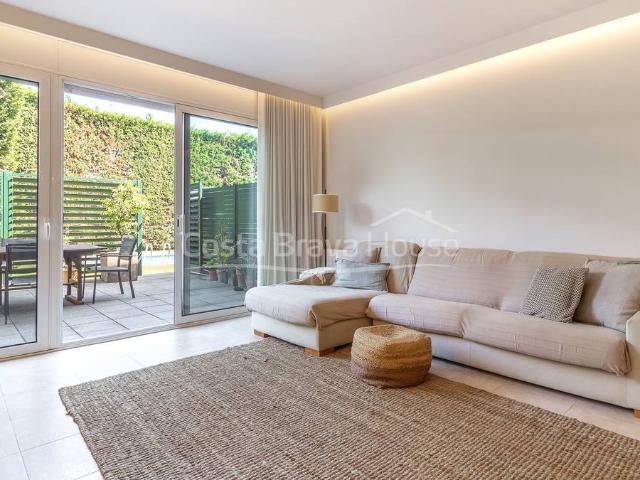 Casa adosada en Venta en Poble