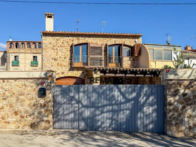 Casa adosada en Venta en Poble