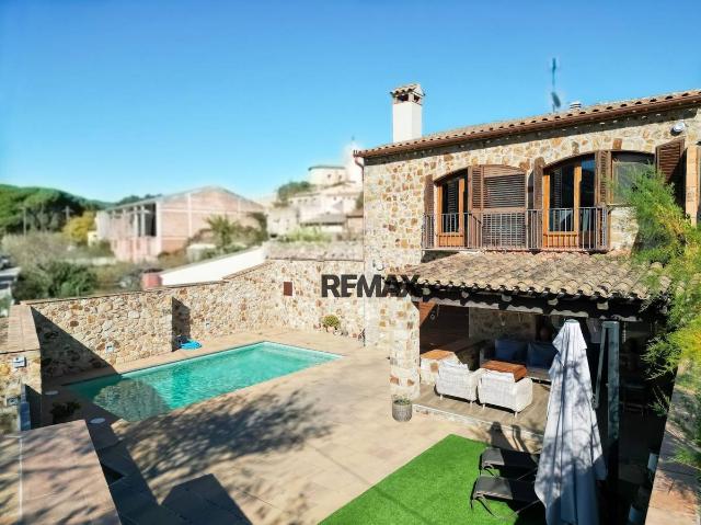 Casa adosada en Venta en Poble