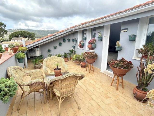 Casa adosada en Venta en Poble