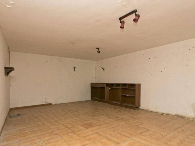 Casa adosada en Venta en Poble Casc Antic