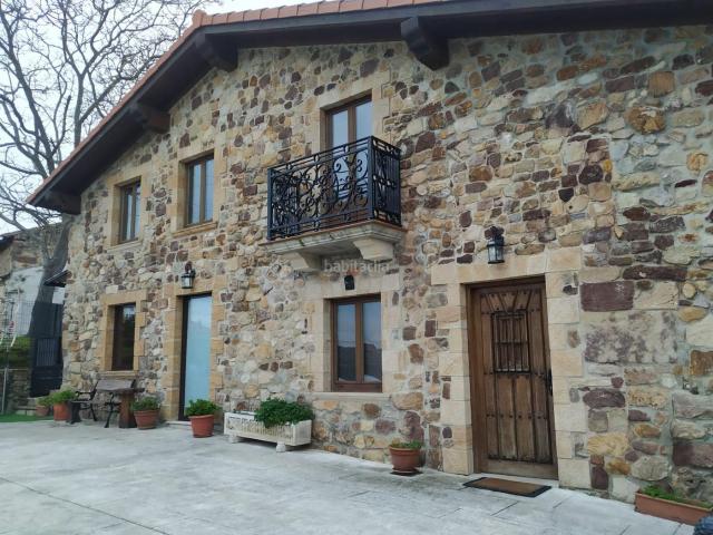 Casa adosada en venta en Polanco. Espectacular casa de piedra en Polanco 330.000. Casas adosadas.