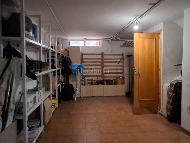 Casa adosada en venta en Polop. Oportunidad única Adosado en Polop con terraza y piscina comunitaria. Casas adosadas.