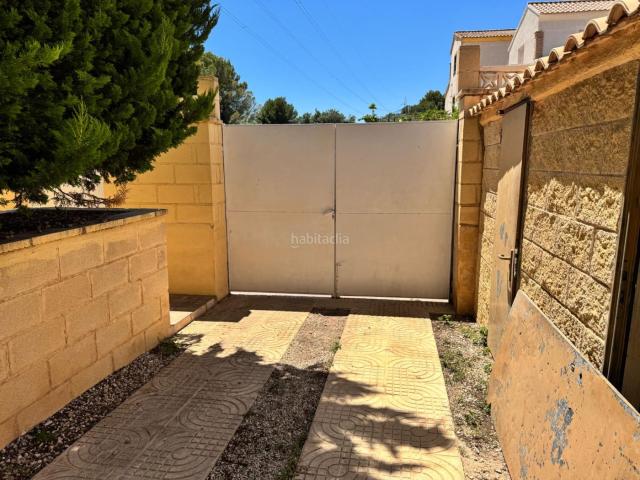 Casa adosada en venta en Polop, La Alberca. Chalet pareado con acceso directo a piscina, terraza con vistas al mar y barbacoa privada en La Alberca Polop. Casas adosadas.