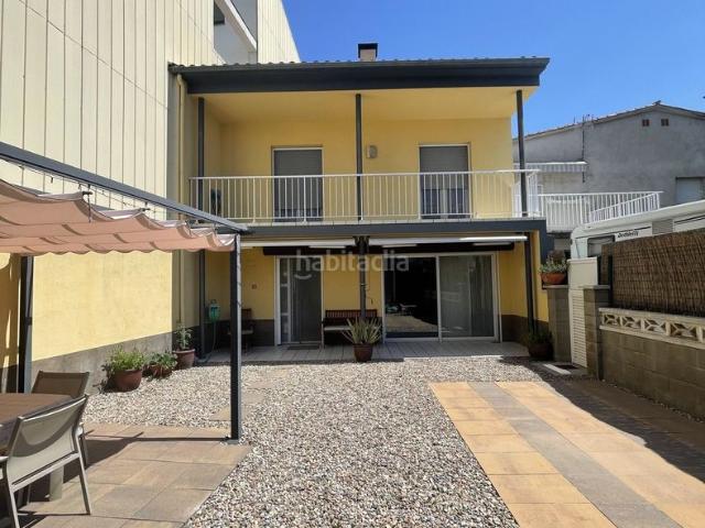 Casa adosada en venta en Porqueres. Casas adosadas.