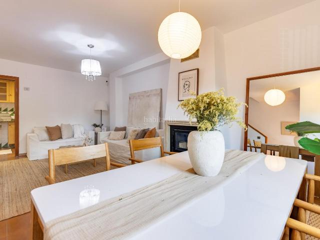Casa adosada en venta en Paterna, Terramelar. Hay viviendas que ofrecen espacio. Y hay viviendas que cambian por completo tu forma de vivir. Esta es una de ellas. Casas adosadas.