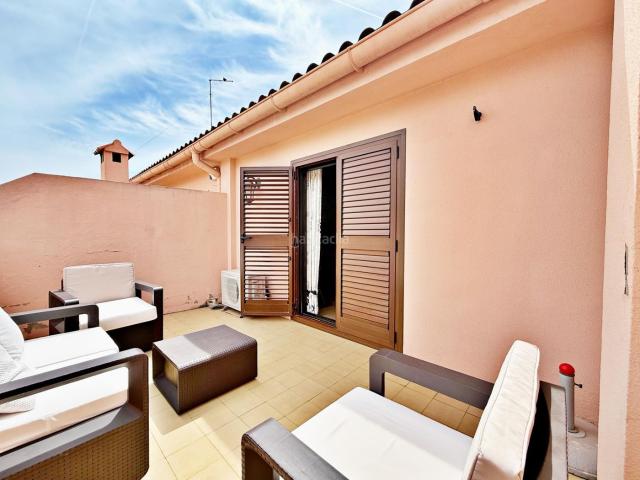 Casa adosada en venta en Paterna, Centro Ciudad. ADOSADO REFORMADO CON TERRAZAS PRIVADAS Y GARAJE PARA 2 COCHES EN PATERNA. Casas adosadas.