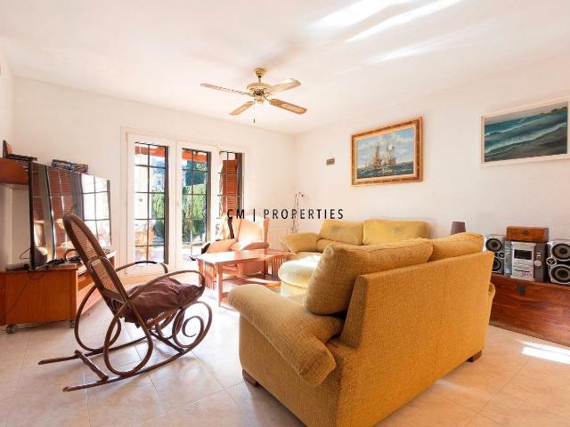 Casa adosada en venta en Paterna, La Cañada. Exclusivo adosado de 5 dormitorios en La Cañada. Casas adosadas.