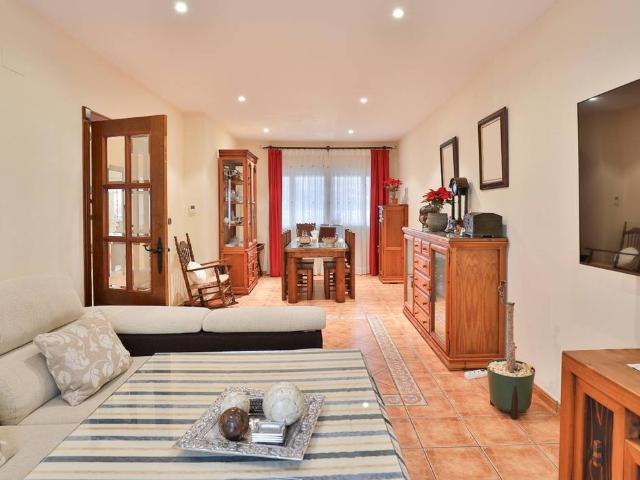 Casa adosada en Venta en Padul