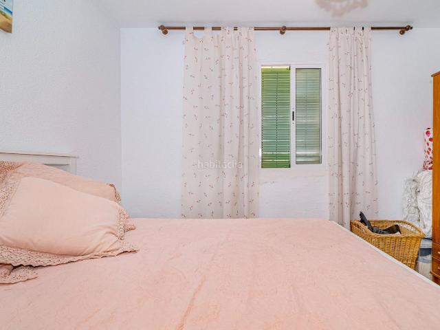 Casa adosada en venta en Padul. Amplia casa reformada con vistas a la Laguna de Padul. Casas adosadas.
