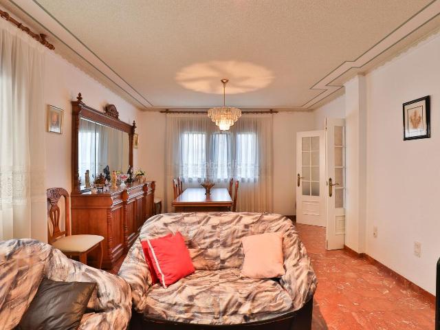 Casa adosada en venta en Padul. FANTÁSTICA CASA EN EL PADUL. Casas adosadas.
