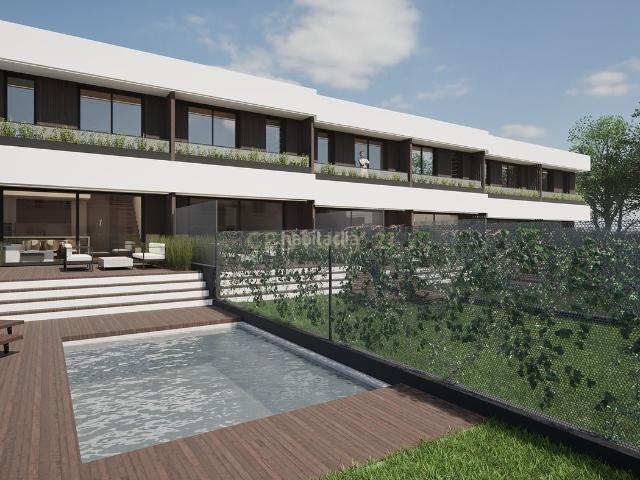 Casa adosada en venta en Palafolls. 6 modernas viviendas con zonas privadas perfectas para piscina, jardín o barbacoa. Casas adosadas.