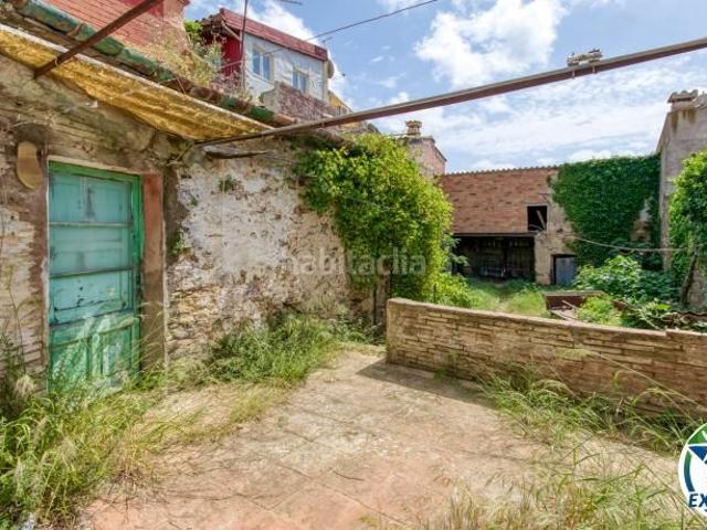 Casa adosada en venta en Palau saverdera. Casa de pueblo con potencial en el corazón de Palau Saverdera. Casas adosadas.