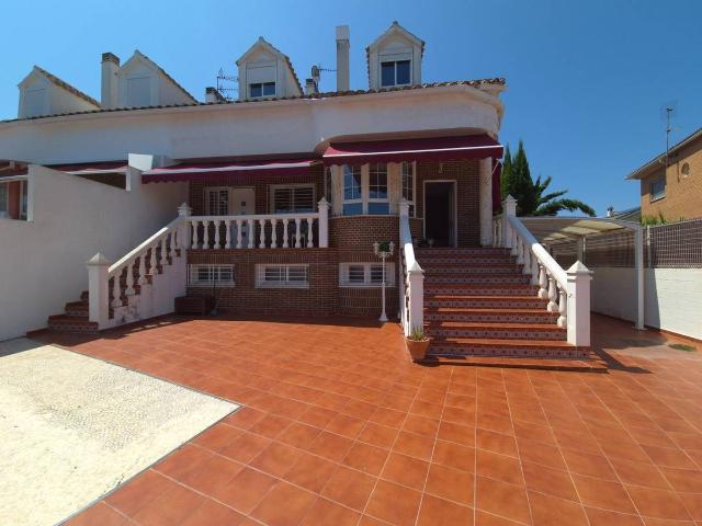 Casa adosada en Venta en Park Nord Casona