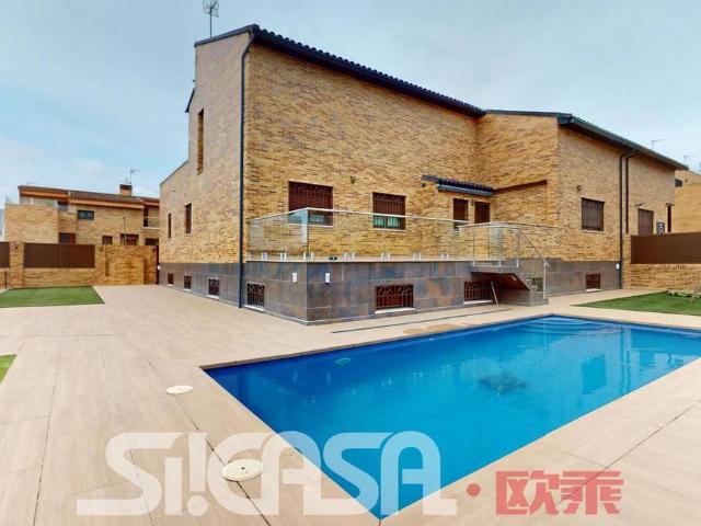 Casa adosada en Venta en Parla Este