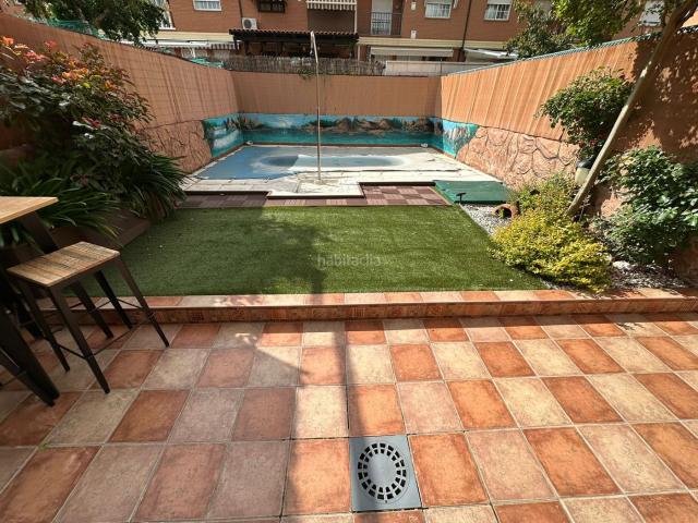 Casa adosada en venta en Parla, Laguna Park. CASALIA presenta: Espectacular Chalet adosado con piscina privada, buhardilla y garaje para 3 coches en Laguna Park. Casas adosadas.