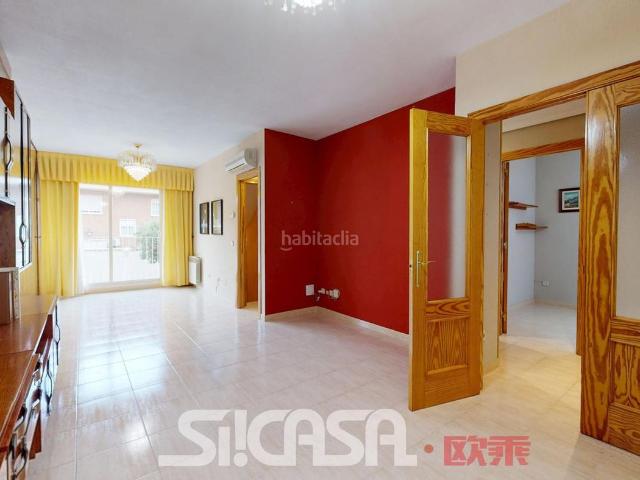 Casa adosada en venta en Parla, Las Américas. Casas adosadas.