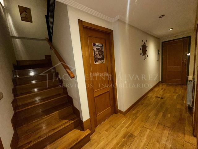 Casa adosada en venta en Parla, Parla Este. CHALET EN URBANIZACIÓN PRIVADA RENTA LIBRE EN PARLA ESTE. Casas adosadas.