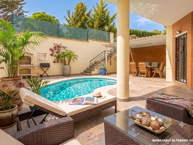 Casa adosada en Venta en Parque Clavero