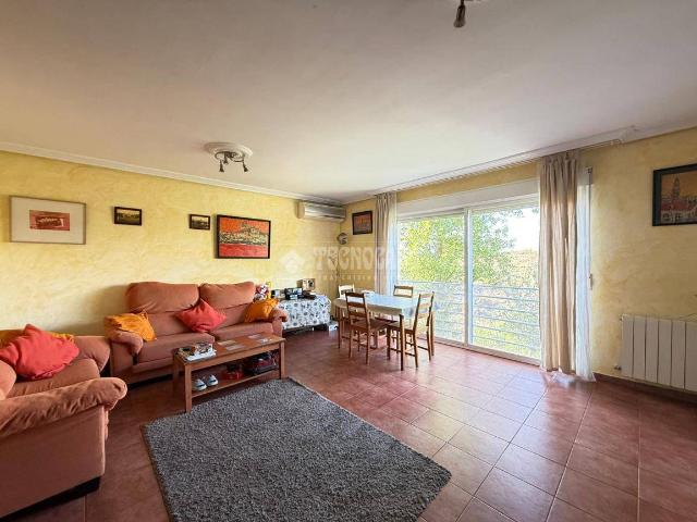 Casa adosada en Venta en Parque Coimbra