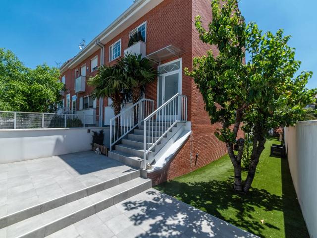 Casa adosada en Venta en Parque Coimbra