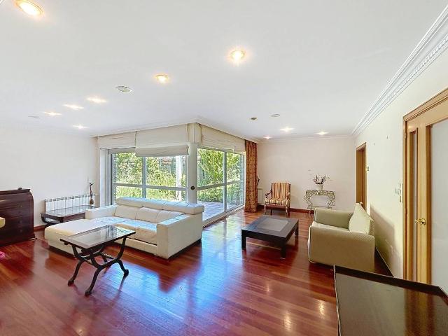 Casa adosada en Venta en Parroquias de Santiago
