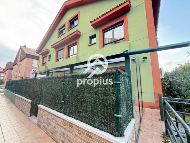 Casa adosada en venta en Parres. ADOSADO TOTALMENTE REFORMADO CON TERRAZA EN ARRIONDAS. Casas adosadas.