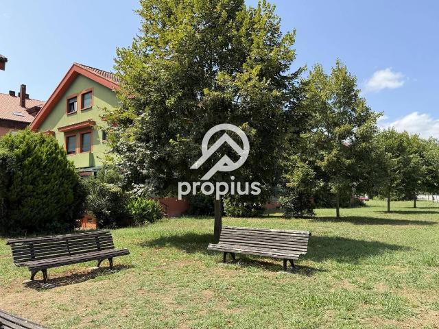 Casa adosada en Venta en Parres