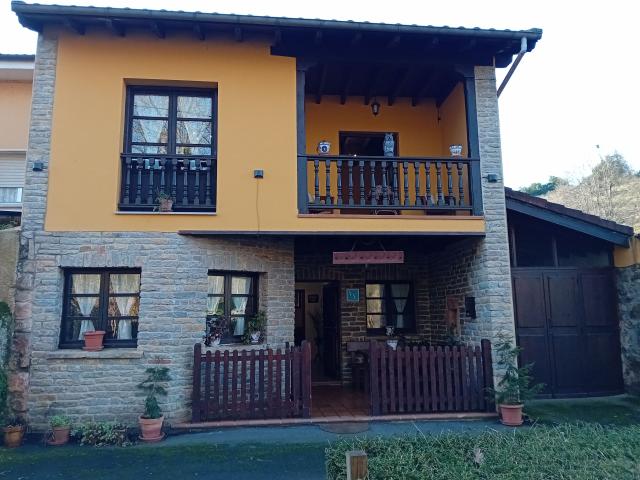 Casa adosada en Venta en Bimenes