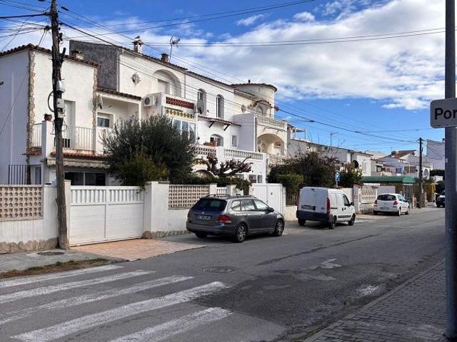 Casa adosada en venta en pasaje Port Rhodes, Castelló d´Empúries, de 86 m² 2 habitaciones por 209.000