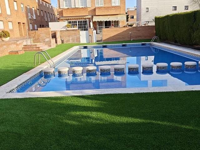 Casa adosada en venta en paseo De Vilanova, Cubelles, de 150 m² 4 habitaciones por 470.000