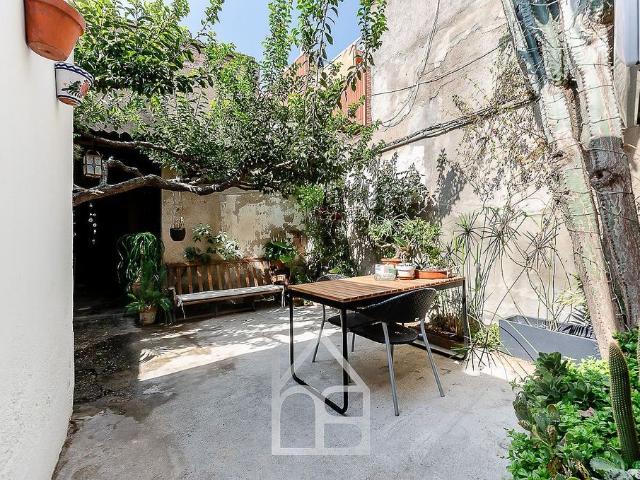 Casa adosada en venta en paseo Dels Ferrocarrils Catalans, Cornellà de Llobregat, de 229 m² 3 habitaciones por 500.000