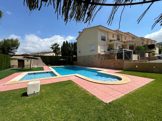 Casa adosada en Venta en Petrer