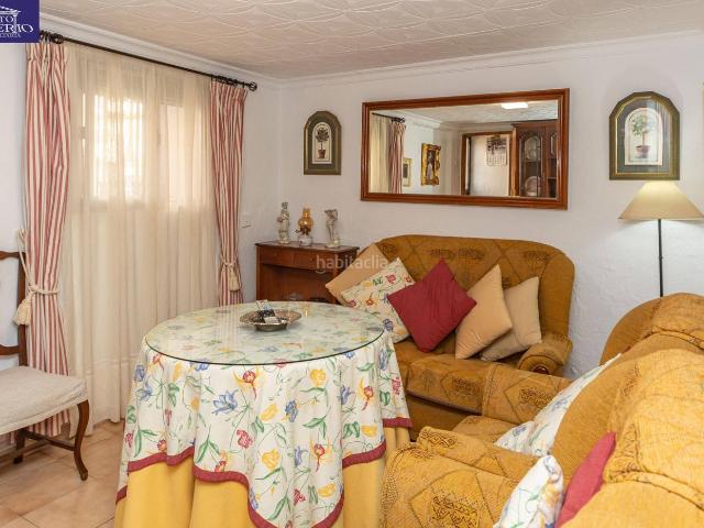 Casa adosada en venta en Peza La. Se vende casa con encanto en el centro de La Peza. Casas adosadas Peza.