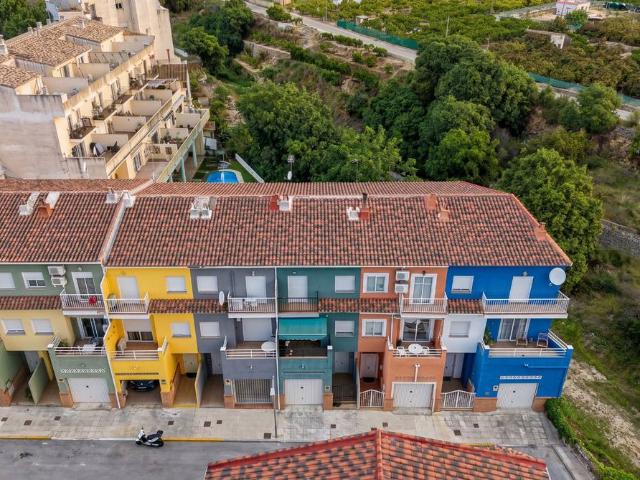 Casa adosada en Venta en Pego