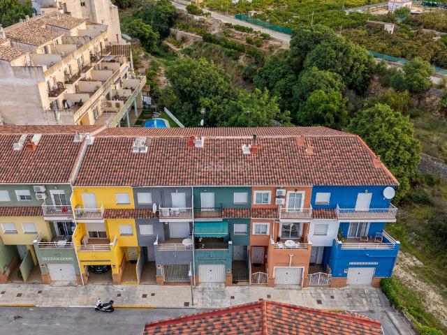 Casa adosada en venta en Pego. Adosado con vistas en Pego. Casas adosadas.