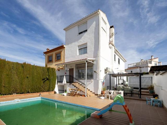 Casa adosada en Venta en Peligros