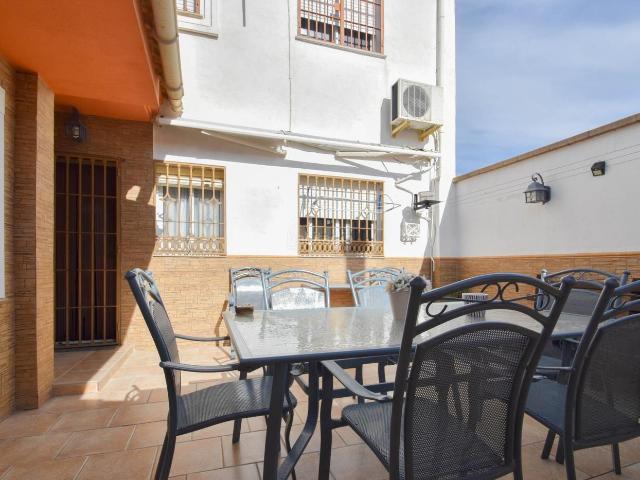 Casa adosada en venta en Peligros. CASA EN PELIGROS. Casas adosadas.