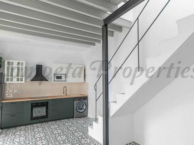 Casa adosada en venta en Periana. Casa de pueblo tradicional completamente reformada en Periana. Casas adosadas.