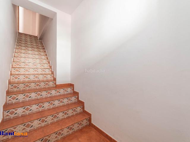 Casa adosada en venta en Pizarra. EDIFICIO CON LOCAL COMERCIAL Y VIVIENDA DÚPLEX EN EL CENTRO DE PIZARRA CON LICENCIA TURÍSTICA. Casas adosadas.