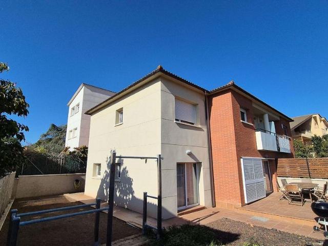 Casa adosada en venta en Piera, de 160 m² 4 habitaciones por 357.000